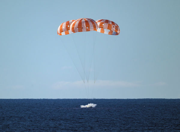 Splashdown of the Artemis 2 module